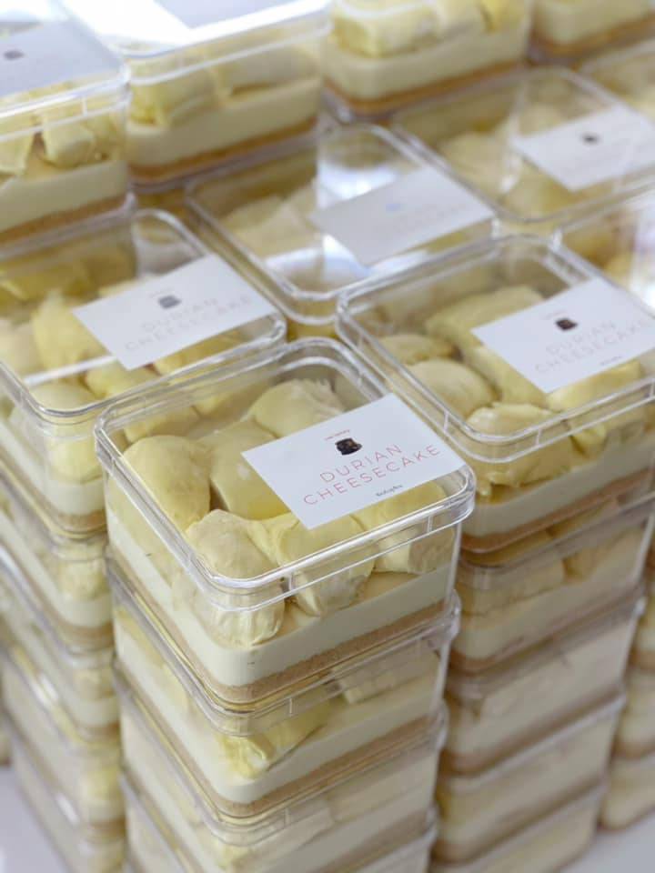 半磅蛋糕有分為圓形盒和正方形盒（圖片來源：Durian Cheesecake by Ivan Factory@Facebook ）