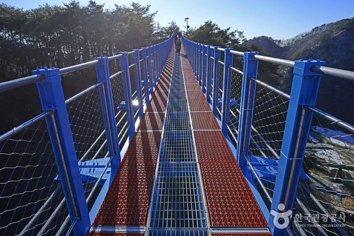 吊橋採用簍空設計（圖片來源：韓國觀光公社）