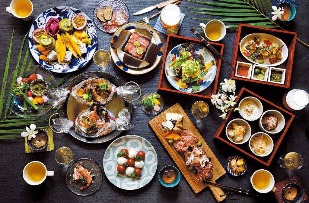 沖繩酒店 想晚餐時間彈性一點，又不介意自己出手作簡單的烹調，可以選擇在房間點餐，共有33款料理可選擇，非常豐富。