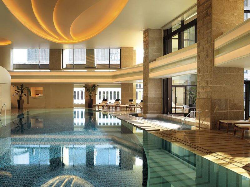 東京酒店排名 有人話泳池/餐廳先睇到景色，房間看不到的。