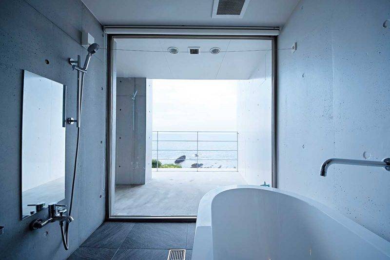 屋久島 全海景的浴室可以邊泡浴邊欣賞黃昏的日落景色。
