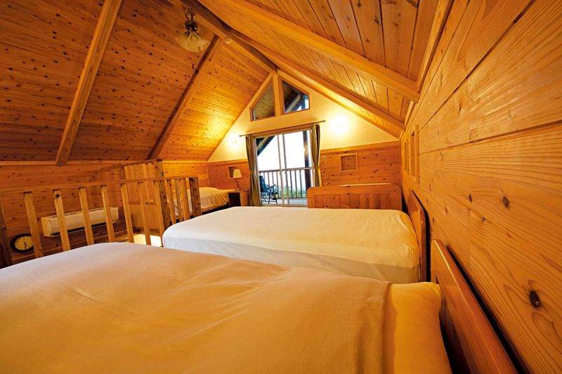 屋久島 二樓的三角屋頂睡房非常可愛，最多 可以 人同時入住。