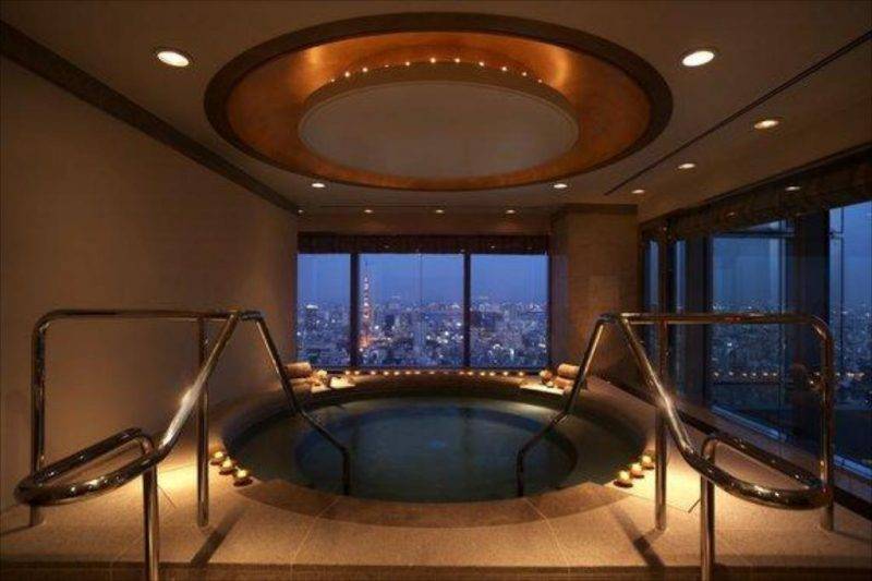 東京酒店排名 頂樓有按摩池。