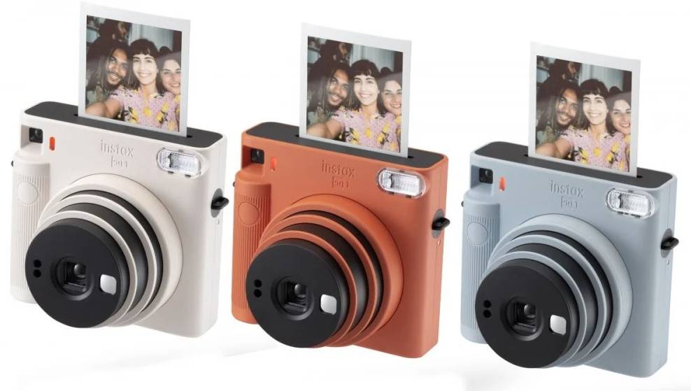 Fujifilm 三款色包括：雲母白、赭石橙及冰川藍
