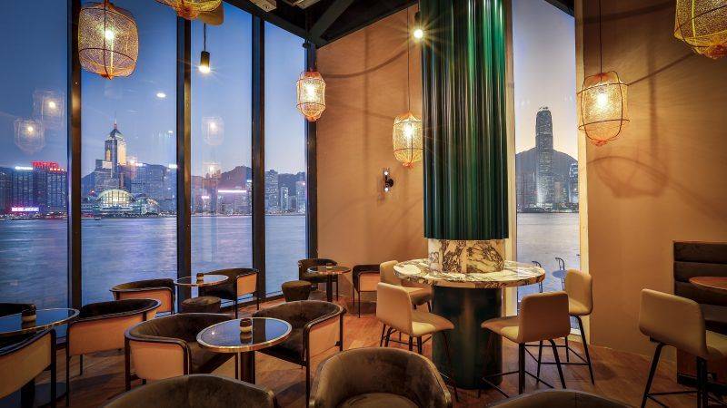 尖沙咀美食2022 尖沙咀美食 香港海景餐廳2020合集｜入夜後景色更迷人！Hue也設酒吧區，多款雞尾酒、特色飲品、咖啡或香茶，是Happy Hour的好選擇。