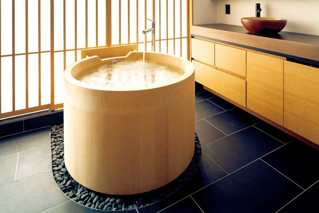 京都住宿 Tsuboyu Superior 的檜木浴缸是設計成圓柱形，非常趣致。