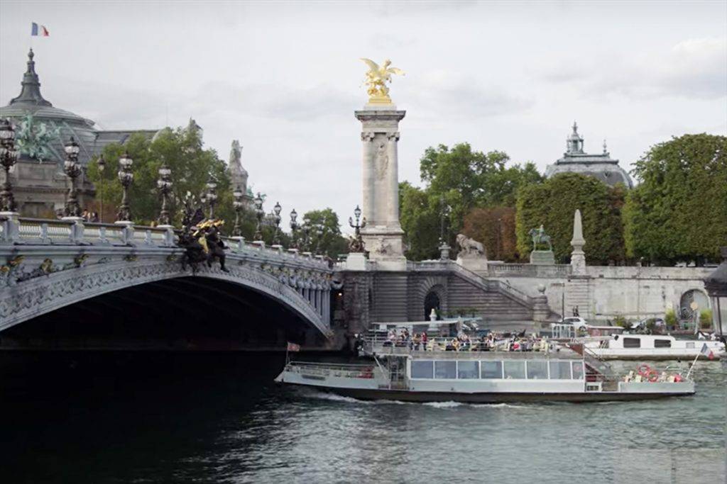 Emily in Paris Pont Alexandre III（亞歷山大三世橋）