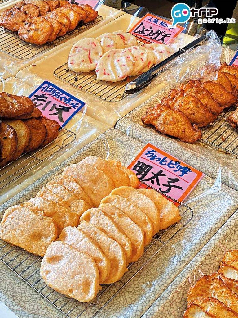日本美食 炸魚餅¥70/HK$5起新鮮現場即炸，更有優惠特盛裝出售。