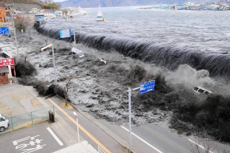 【福島核廢水】當時311大地震，真實發生海嘯的情景。（圖片來源：達志影像/美聯社）
