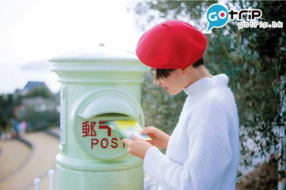 日本景點 郵筒髹上柔和的天堂綠(Paradise Green)與綠油油的公園相映成趣， 據說從這個郵筒寄出的都是幸福的信件!