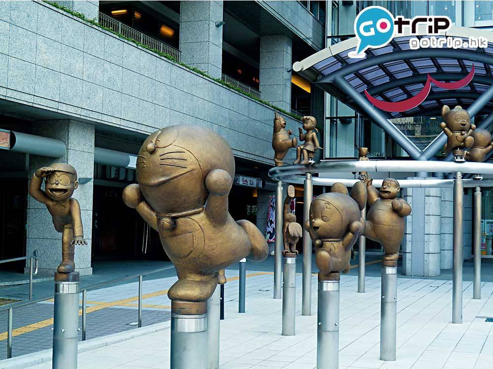 日本景點 高岡以製造銅器聞 名，所以郵筒和散 步道的卡通人物都 由銅製成，展示精 湛工藝。