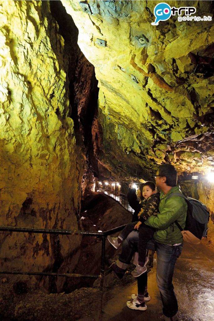 日本親子遊 徒步礦山可直接觸摸約900萬年前的地殼。