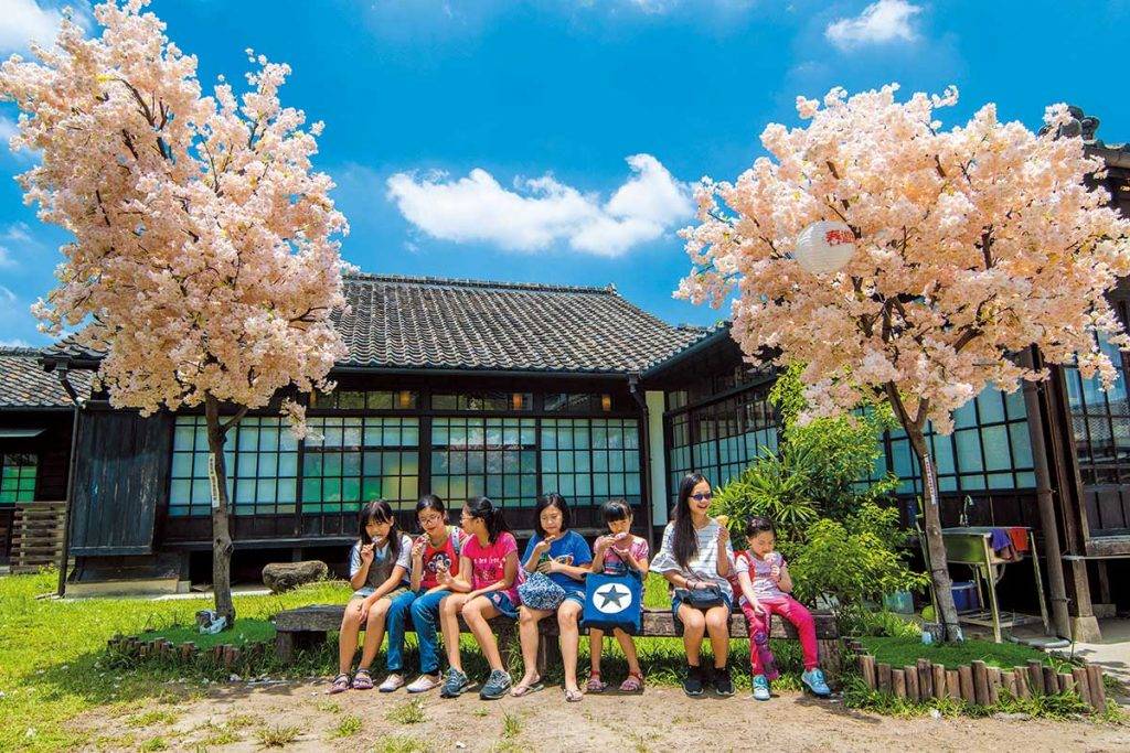 種植了櫻花樹的森林文創園區，春天花季盛放的粉紅色花瓣，甚 有到了日本的錯覺。
