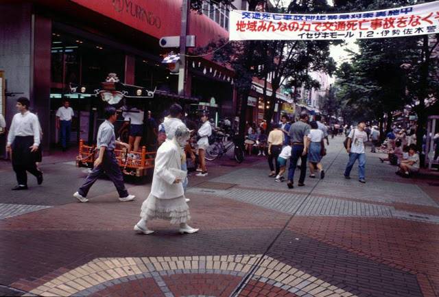 橫濱瑪麗 日本最老妓女 穿著白蕾絲裙在街上流連的瑪麗