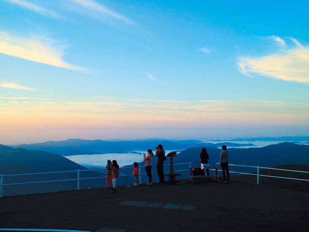 星空酒店 位於海拔1,400公尺的天狗莊，佔盡天時地利，早上步出酒店門口，就有機會看到雲海絕景。