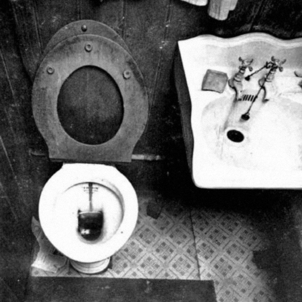 在威廉家中的廁所發現一滴不知道屬於誰的血。（圖片來源：theunredacted.com）
