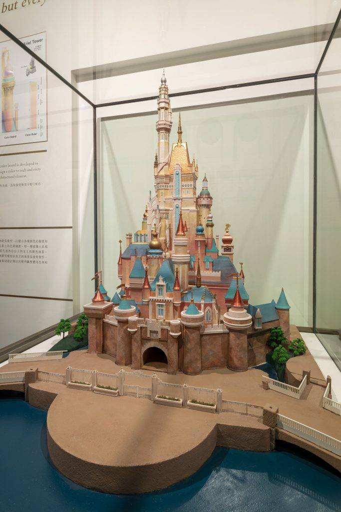 迪士尼 探索城堡背後故事的旅程，欣賞從設計至完工的奇妙過程。