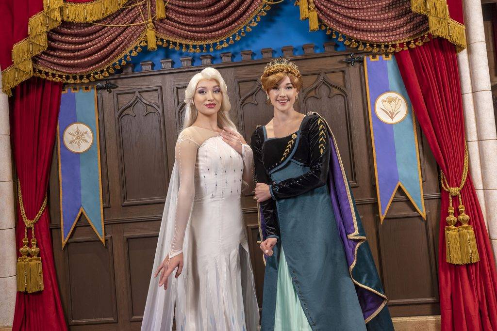 迪士尼 可到訪「皇室禮賓庭」，與心愛的公主和女王會面。