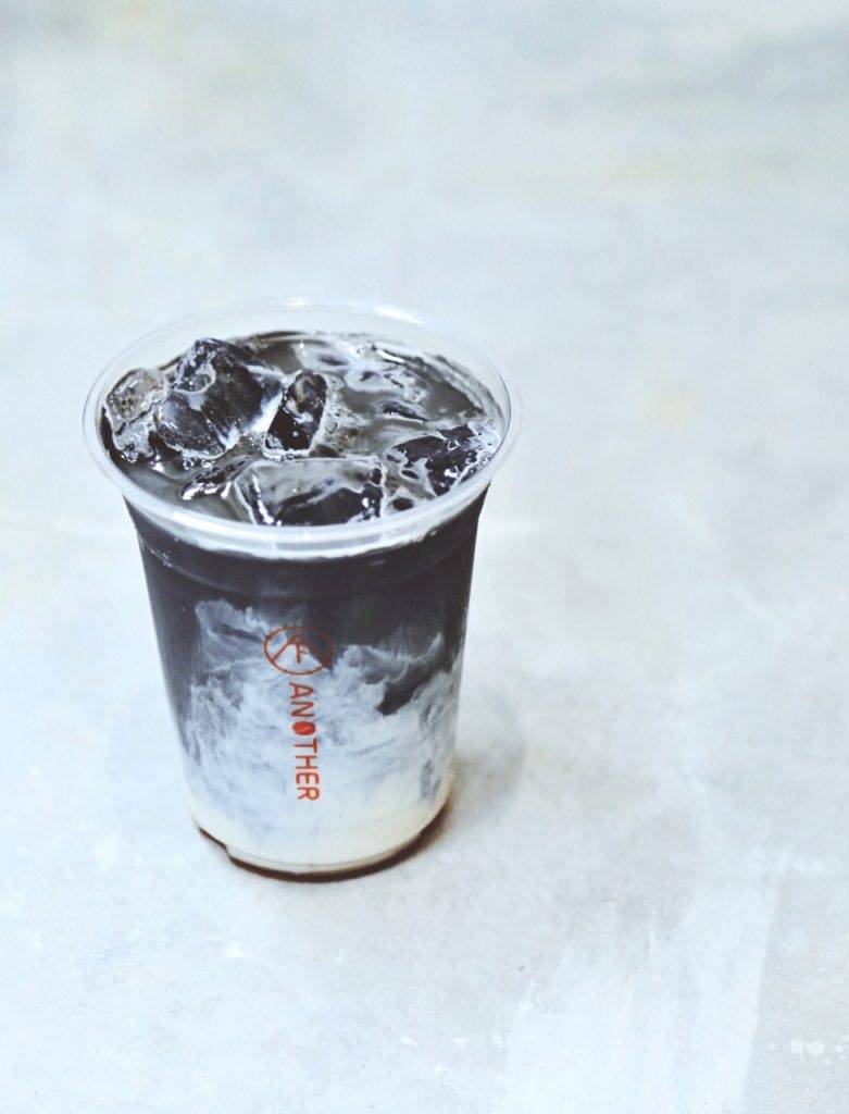 澳門景點 必飲特色飲品：黑炭牛奶咖啡