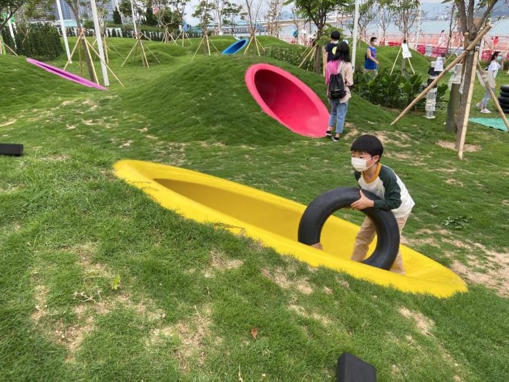 灣仔海濱長廊 靠近添馬公園的一端，設置了一個以「童樂園」為主題的活動區