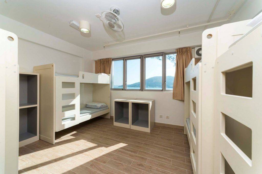 香港度假屋Staycation 銀礦灣度假營的 8 人海景房空間寬敞。