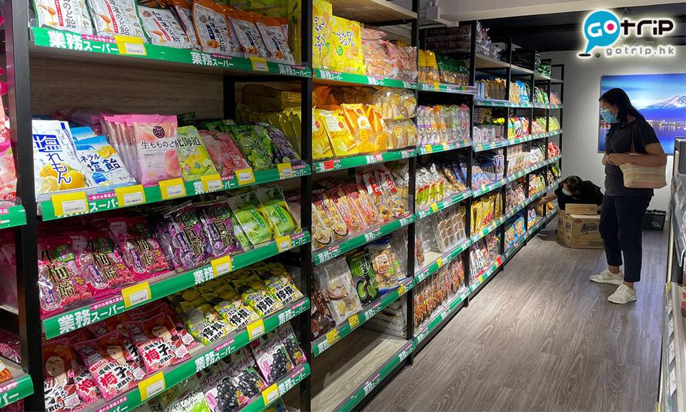大埔業務超市 上到二樓，零食區選擇雖然不夠其他日本過江龍多，不過款式都算難得一見。