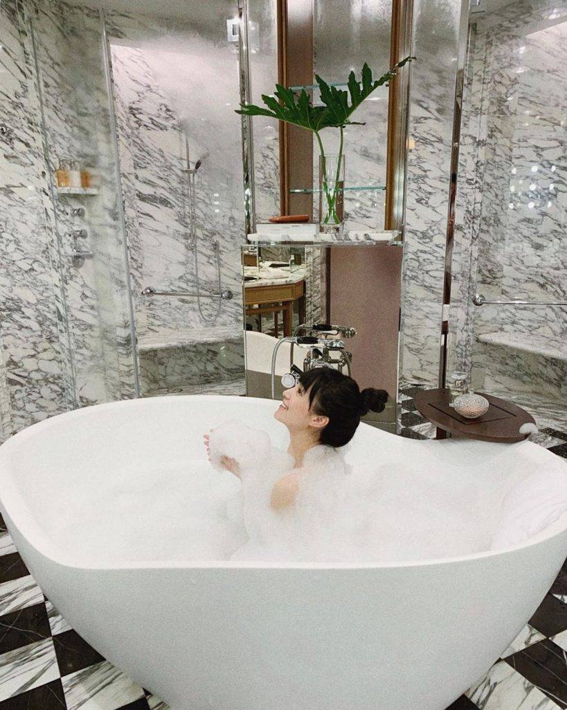 陳茵媺 藝人陳嘉寶早前於Instagram上載一張泡泡出浴相。