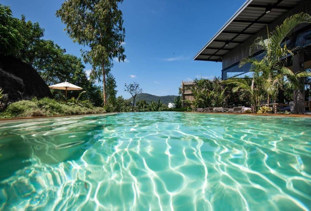 布吉酒店度假村 度假村設有大型泳池。
