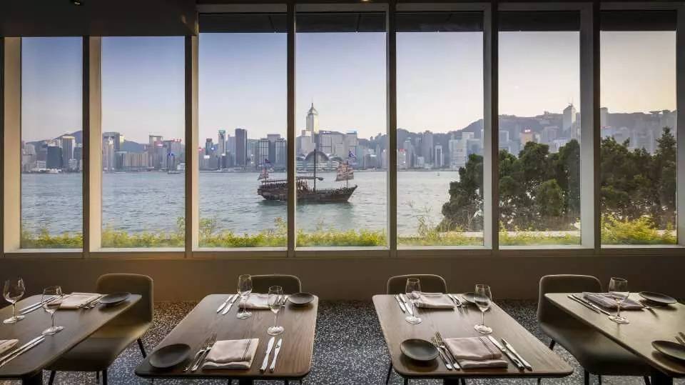 瑰麗酒店 客人亦可選擇另加6，將海鮮拼盤升級至Hue Dining 5道菜西班牙晚餐。