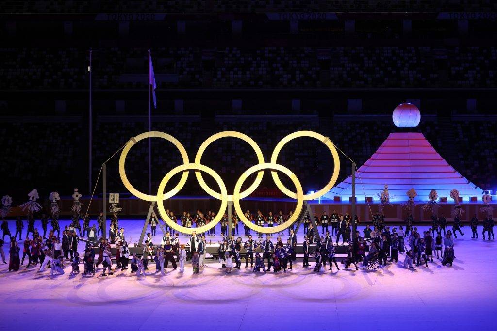 2021東京奧運開幕禮 木製五環以1964東京奧運選手植下的樹木製成，表達出薪火相傳的意義。