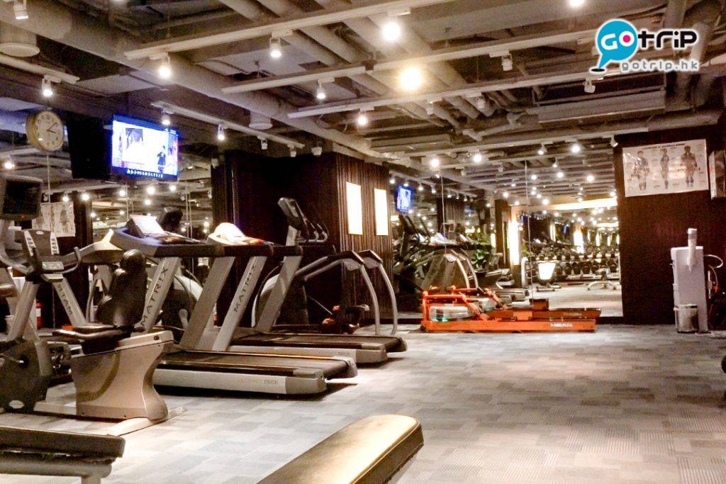 富豪香港酒店 健身室雖然不能看到室外景色，但勝在設備齊全。
