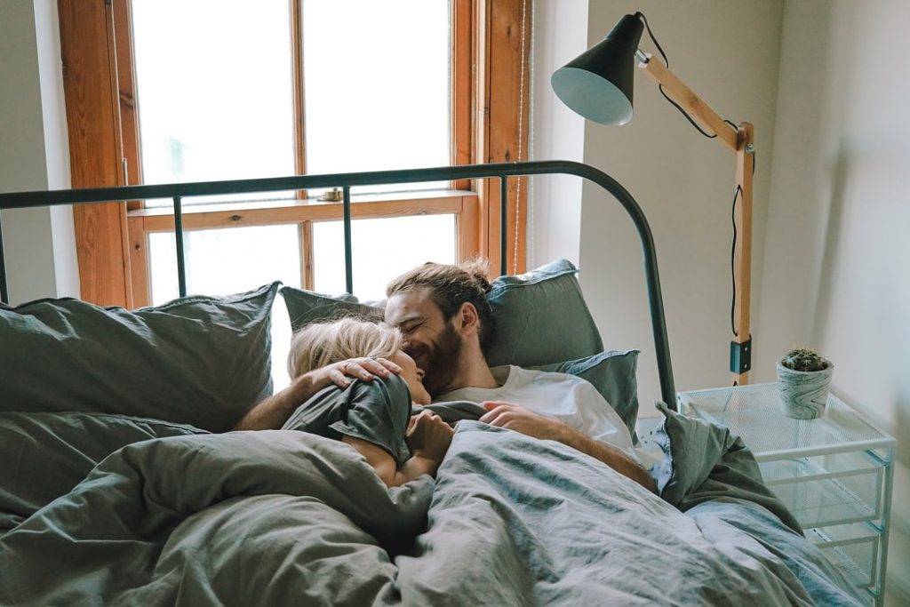 夫妻關係 同房睡的話，吵㗎時更容易修補關係。
