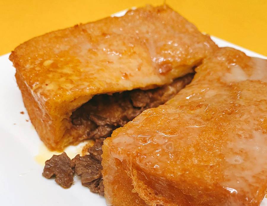 九龍城區 沙嗲牛肉西多士炸得外脆內軟，沙嗲牛肉軟腍惹味，吸引不少跨區食客！