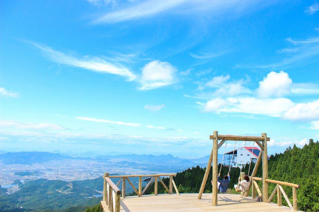 四國 附設的攝影區可以拍攝到坐韆鞦起飛的快樂時刻。 ( 圖片提供：四国ケーブル株式会社)