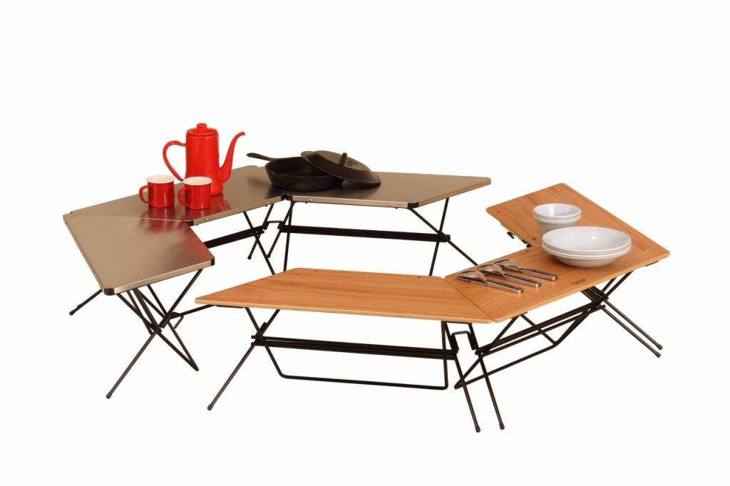 露營用品 ARCH TABLE STAINLESS TOP)$2,310 由三張枱組成一組的組合產品，用家 可靈活按情況組裝成不同形態。