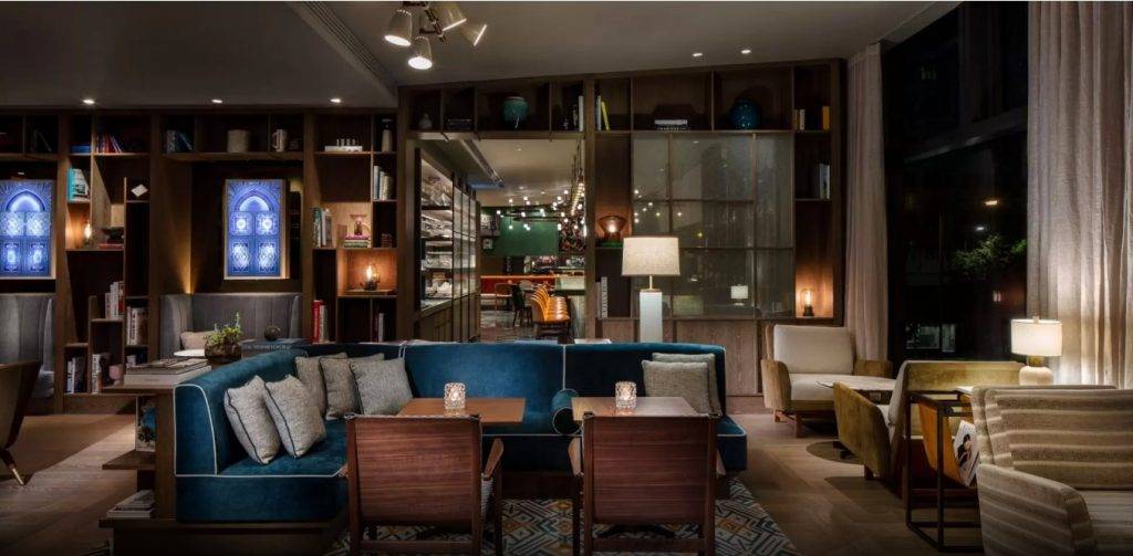 酒店優惠 The Lounge 環境優雅舒適，是紳士和淑女們用餐、淺酌和相聚的好去處