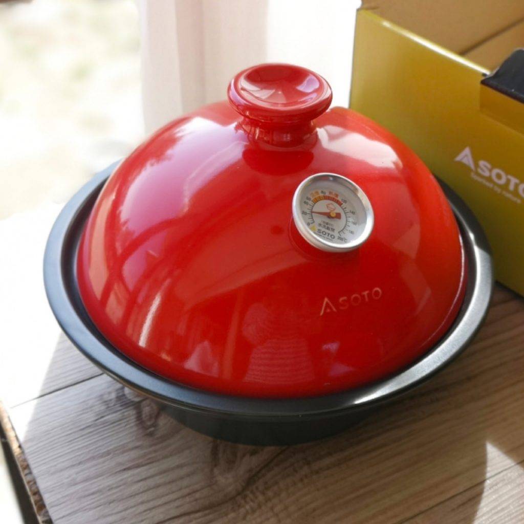 露營用品 Pottery Smoke Pot Coro 陶瓷煙燻鍋 $470 煙燻鍋日製耐熱陶瓷為材質， 保溫效果佳，密閉性高， 能減少燻煙產生。