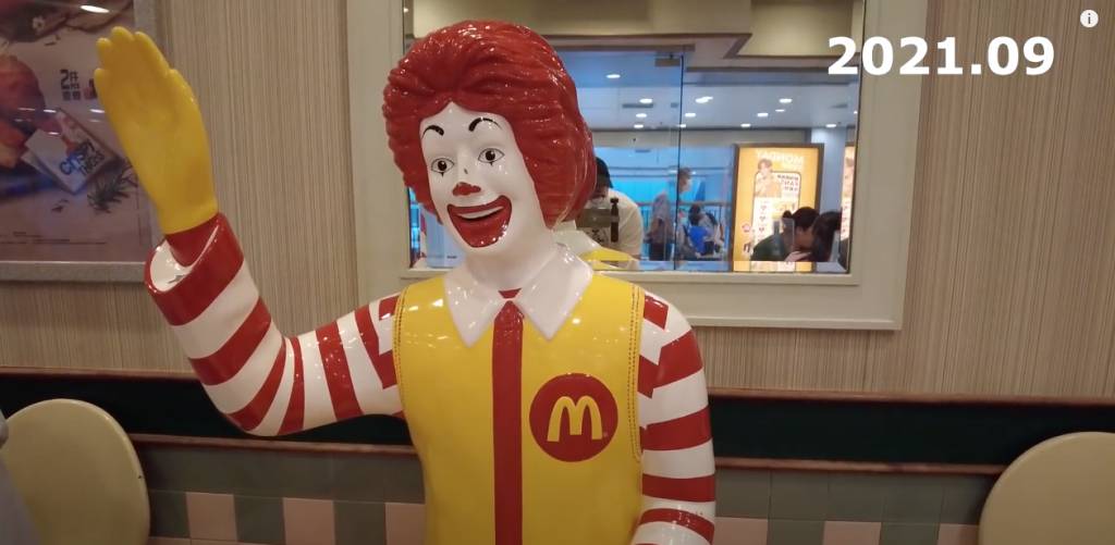 1：1真人大小的「麥當勞叔叔」（圖片來源：YouTube@HEBEFACE影片截圖）