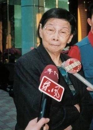 梅艷芳 98歲的梅媽今次一反常態與梅啟明「割席」，更勞氣地大鬧對方：「財迷心竅！」