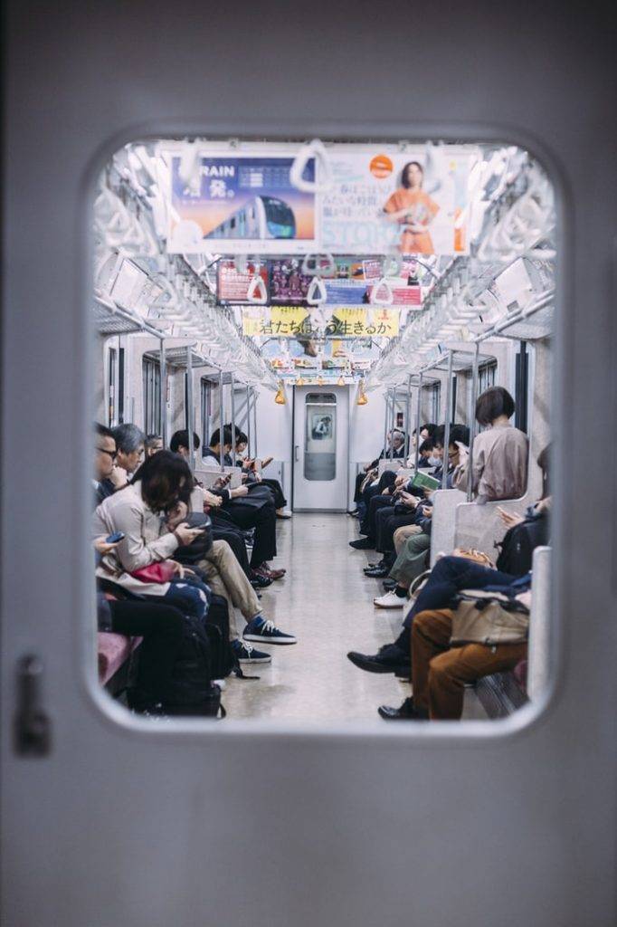 日本禁忌｜1. 乘搭公共交通工具時不要講電話