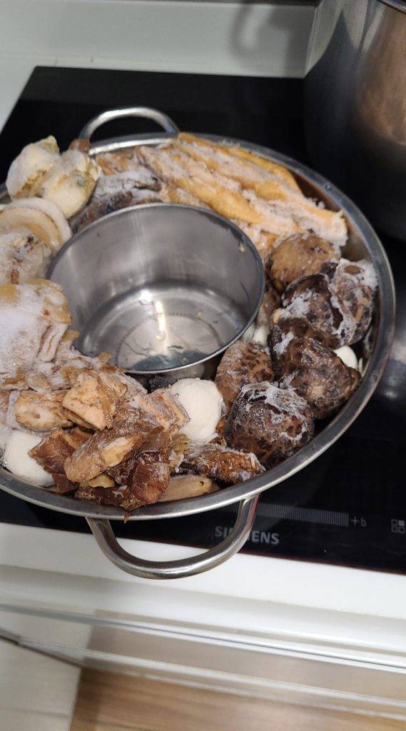  網民大爆輝哥私房菜提供「全急凍」和牛海鮮美人鍋