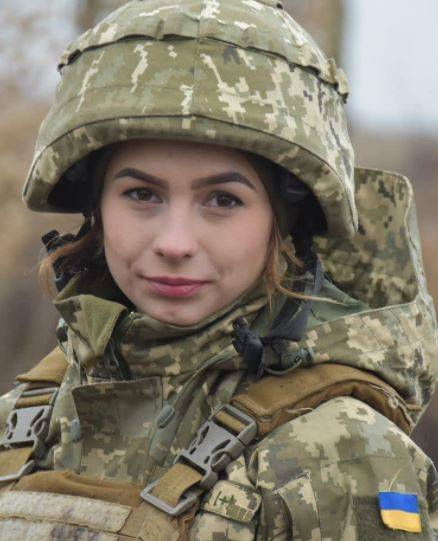 烏克蘭 烏克蘭民眾不分性別，勇敢地為保衛國家紛紛響應國家總動員令入伍