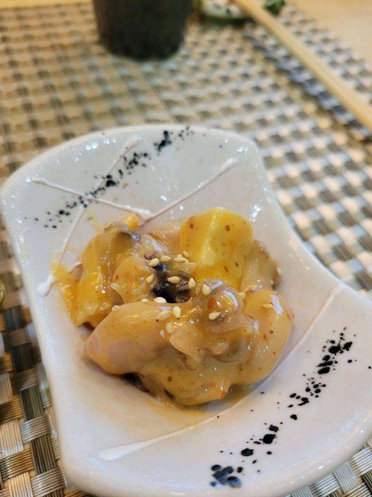 Omakase 芝麻配冰鮮黃金魷魚及地布煮海鮮豆腐