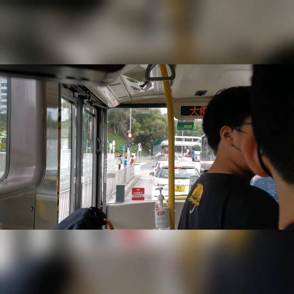 巴士迷 乘客嘗試伸出援手。
