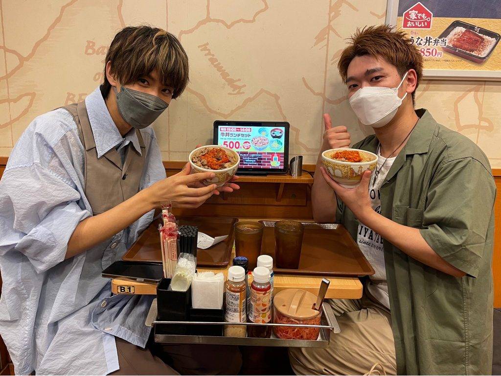 日本YouTuber Hajime社長與マナリス一起吃Sukiya