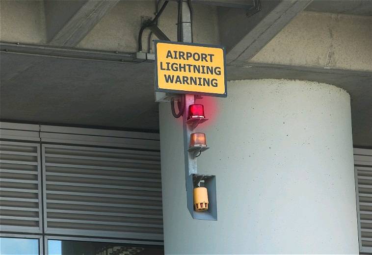行李運送 託運行李 行李 香港國際機場其實設有機場閃電警告系統