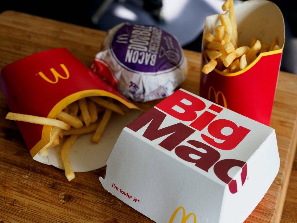 港童 飯食熱話、麥當勞 麥當勞 港媽 有網民表示在麥當勞如果不慎將未經食用的食物掉到地上，是可以向職員重新取一份新的食物