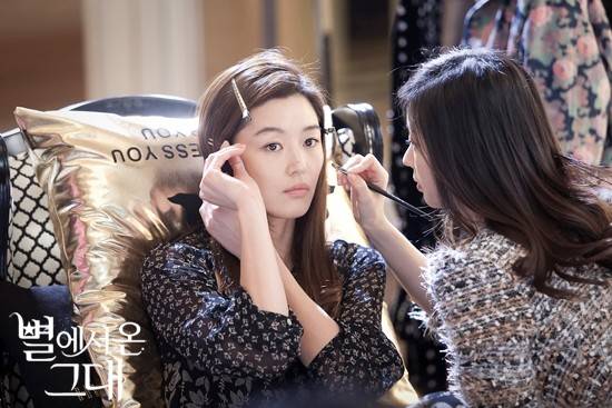 化妝師 一名港女在社交媒體上發文指責「無人情味化妝師」，引起不少網民熱烈討論。