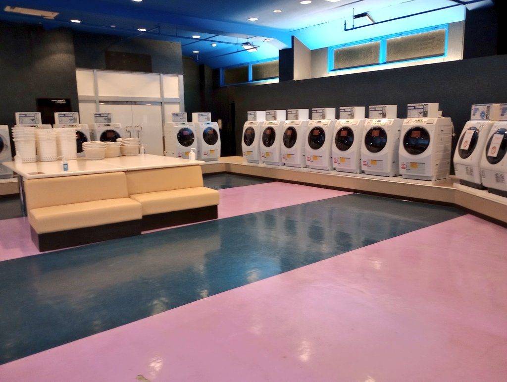 遊戲機鋪見洗衣機 gt12 網民到訪一所遊戲機鋪時，見到一排排列整齊的洗衣機