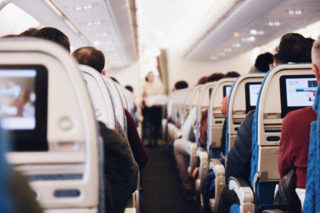 搭飛機遇小童 扭計 曾有航空公司推出靜音區，只准12歲以上人士乘坐